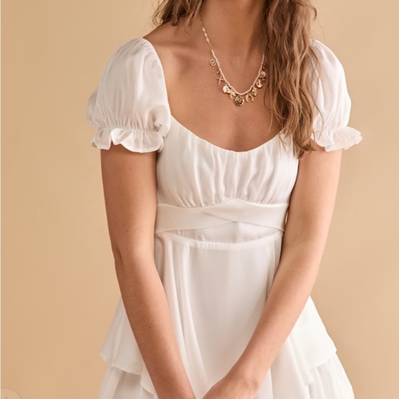 🎉 HP 🎉 EUC @Balance by Francesca’s Vimmi White Satin Tiered Romper Size Small - Picture 3 of 10